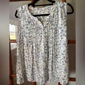 Gap white and blue top size XL